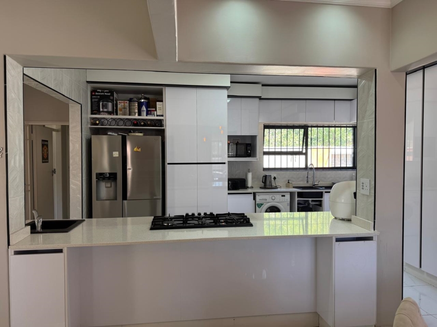3 Bedroom Property for Sale in Gallo Manor Gauteng