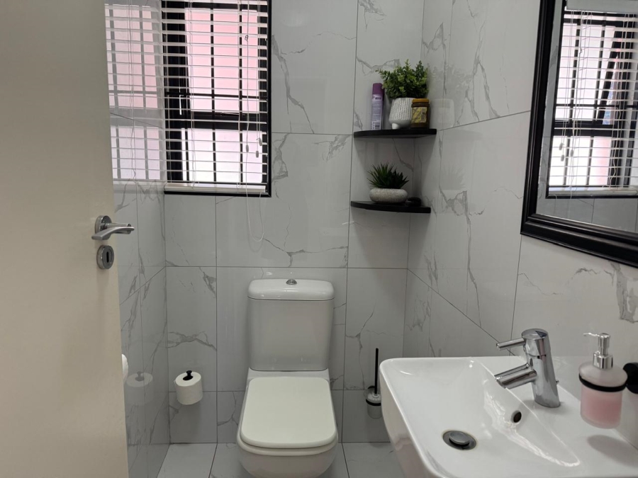3 Bedroom Property for Sale in Gallo Manor Gauteng