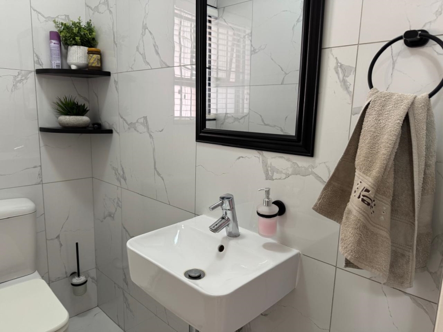3 Bedroom Property for Sale in Gallo Manor Gauteng