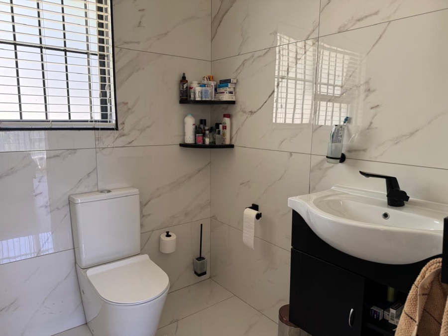 3 Bedroom Property for Sale in Gallo Manor Gauteng