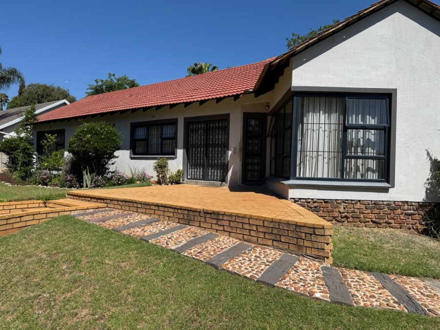 3 Bedroom Property for Sale in Gallo Manor Gauteng