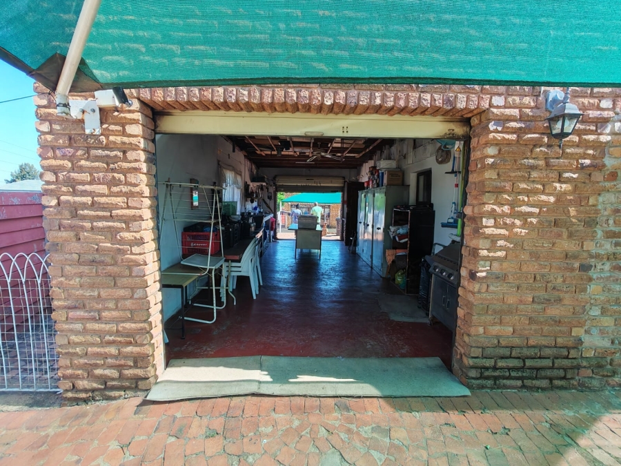 5 Bedroom Property for Sale in Dersley Gauteng