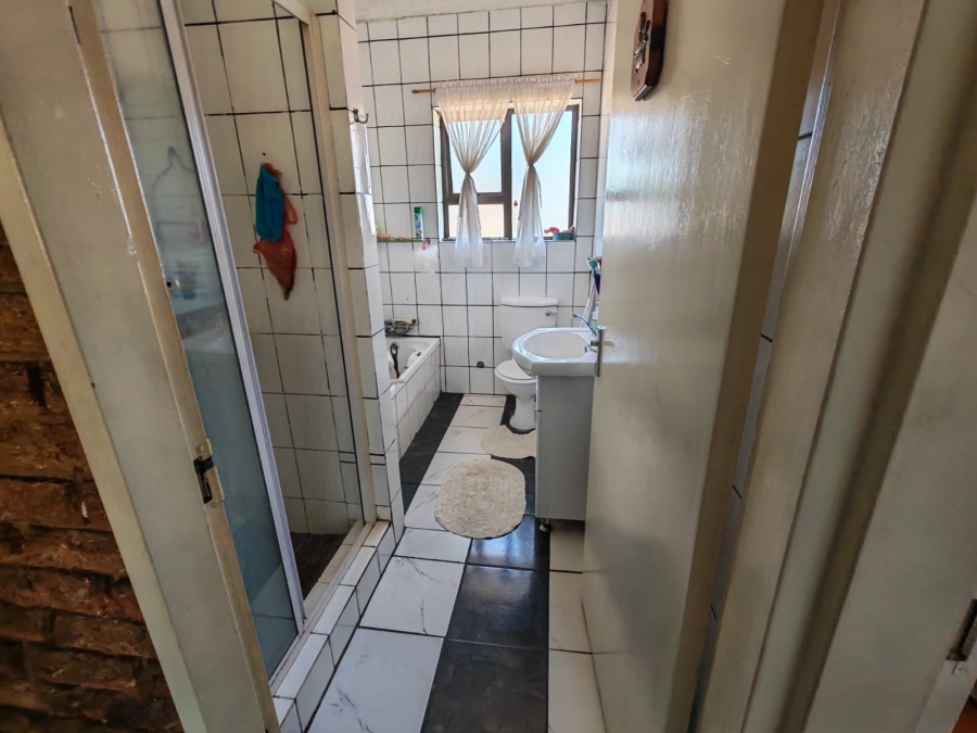 5 Bedroom Property for Sale in Dersley Gauteng