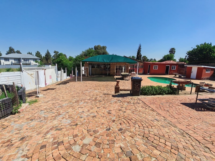 5 Bedroom Property for Sale in Dersley Gauteng
