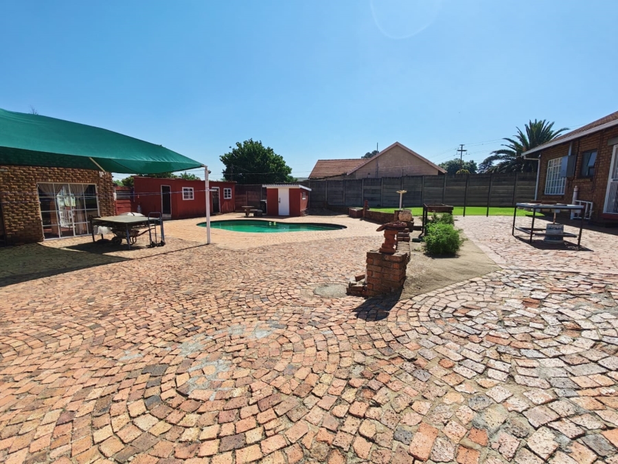 5 Bedroom Property for Sale in Dersley Gauteng