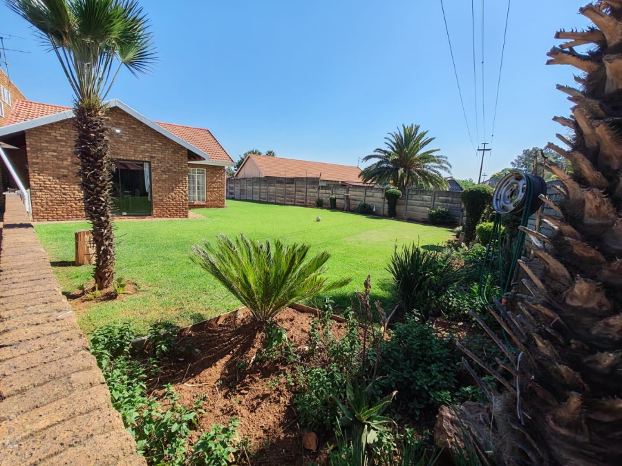 5 Bedroom Property for Sale in Dersley Gauteng