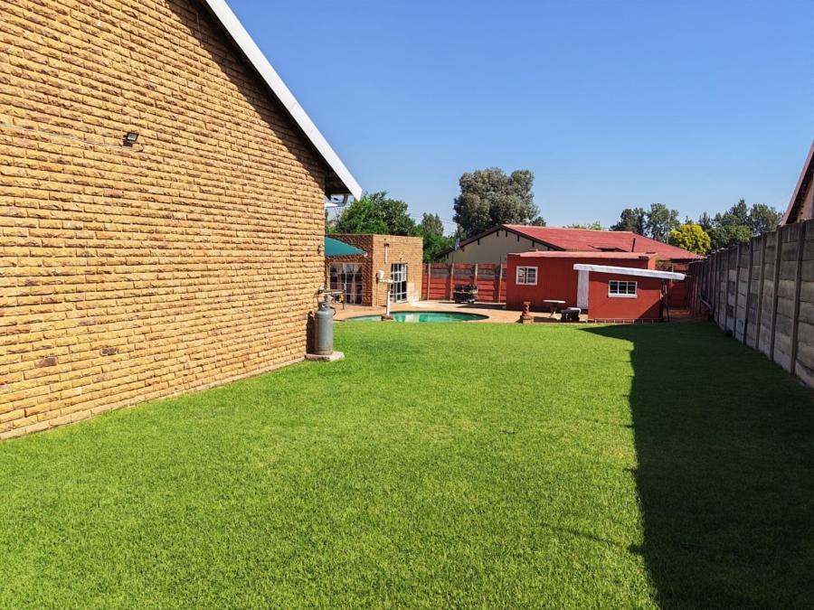 5 Bedroom Property for Sale in Dersley Gauteng