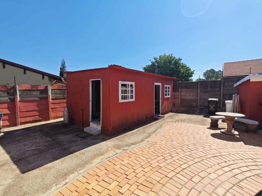 5 Bedroom Property for Sale in Dersley Gauteng