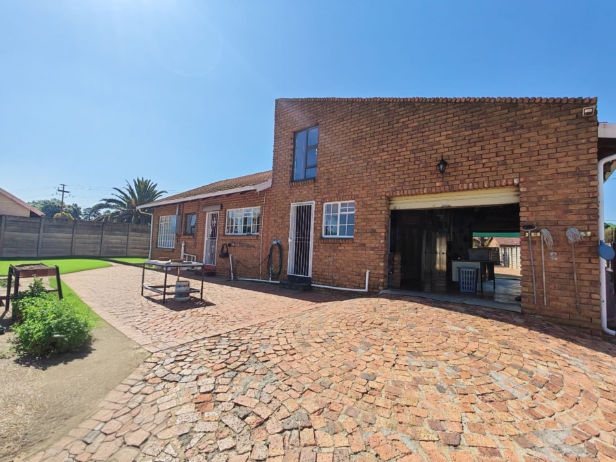 5 Bedroom Property for Sale in Dersley Gauteng