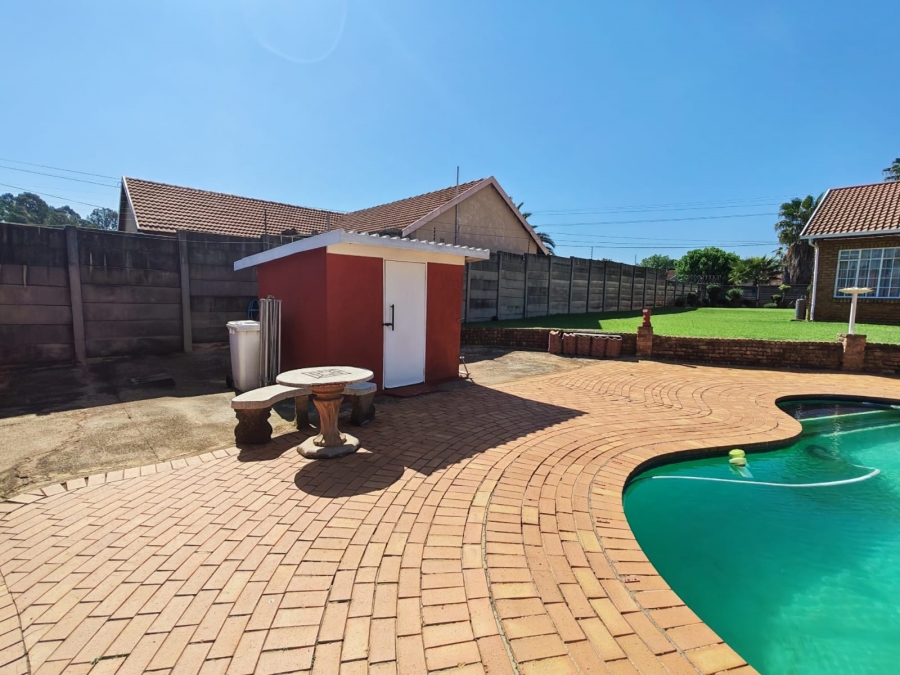 5 Bedroom Property for Sale in Dersley Gauteng