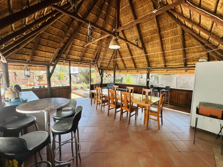 6 Bedroom Property for Sale in Brackenhurst Gauteng