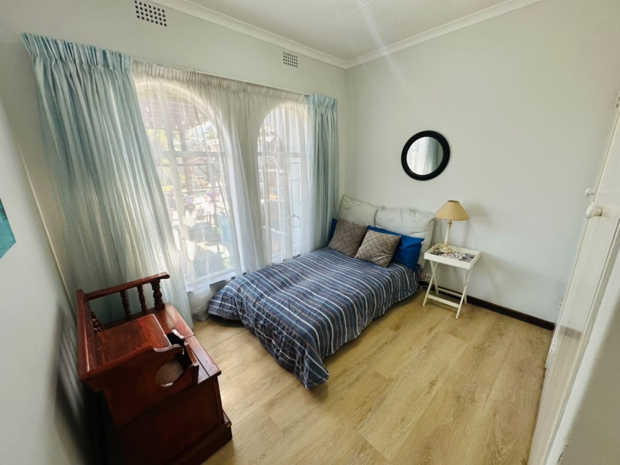 6 Bedroom Property for Sale in Brackenhurst Gauteng