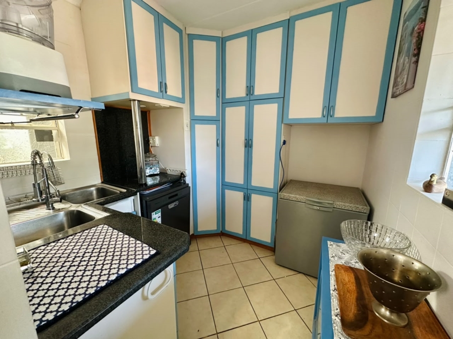 6 Bedroom Property for Sale in Brackenhurst Gauteng