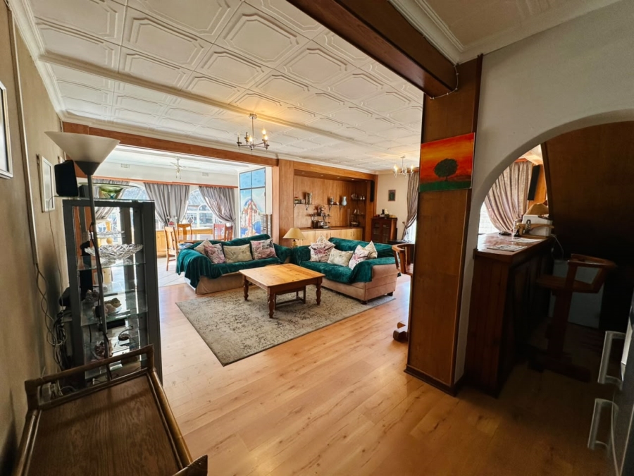 6 Bedroom Property for Sale in Brackenhurst Gauteng