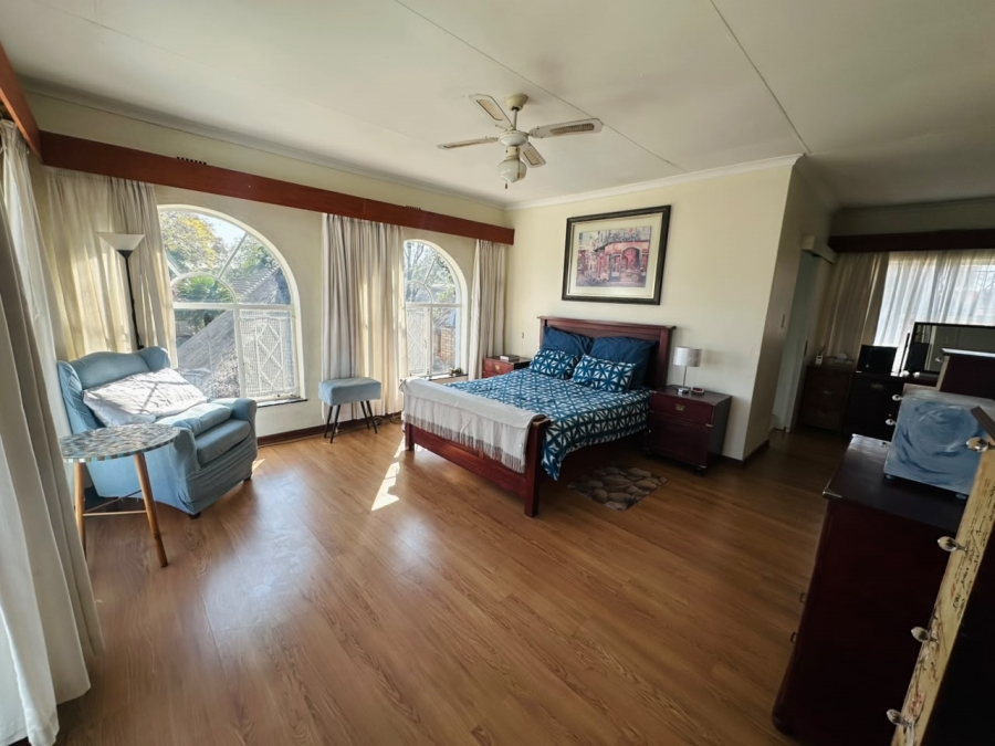 6 Bedroom Property for Sale in Brackenhurst Gauteng