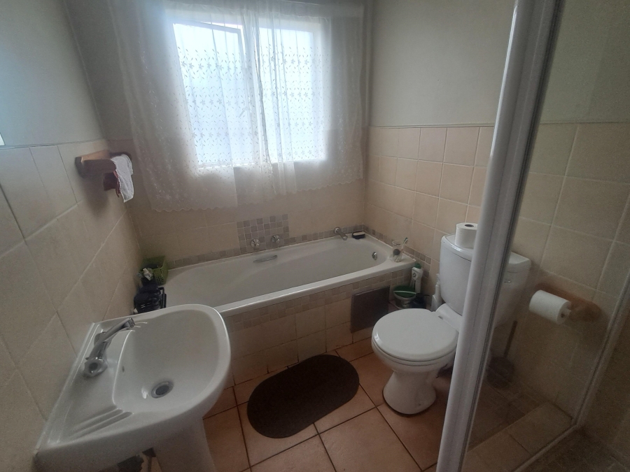 3 Bedroom Property for Sale in Crystal Park Gauteng