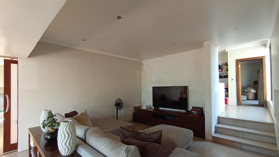 6 Bedroom Property for Sale in Morningside Gauteng