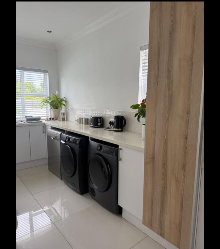 To Let 4 Bedroom Property for Rent in Bryanston Gauteng