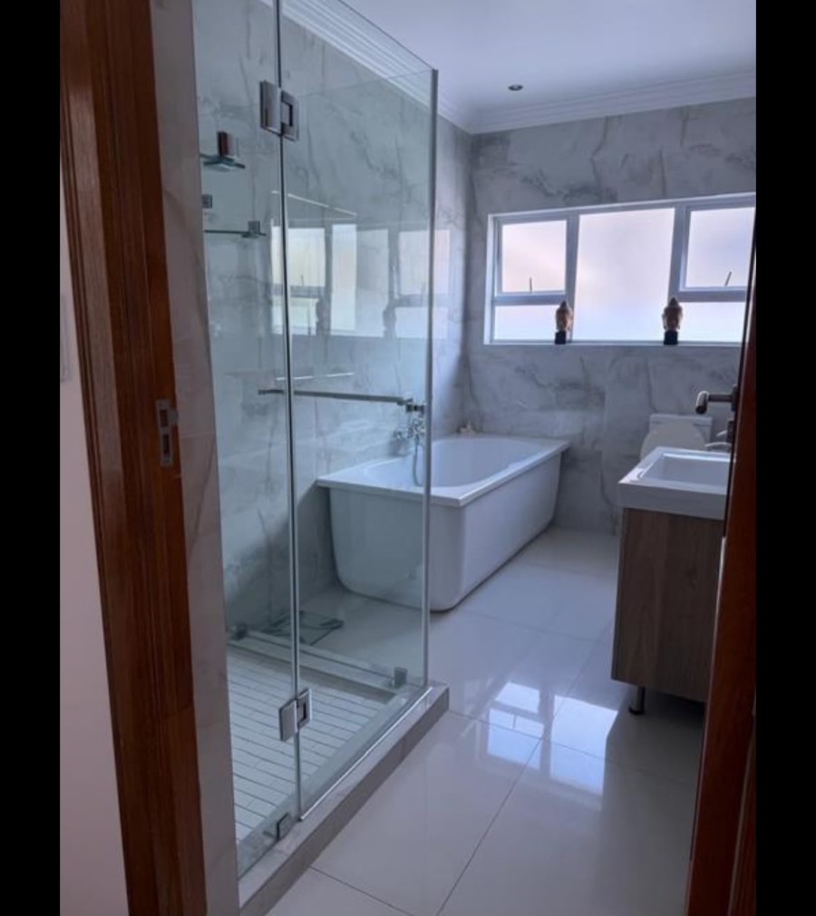 To Let 4 Bedroom Property for Rent in Bryanston Gauteng