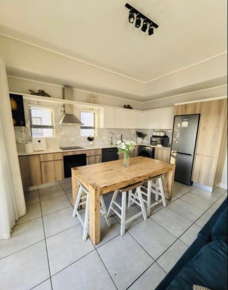 To Let 2 Bedroom Property for Rent in Waterfall Gauteng