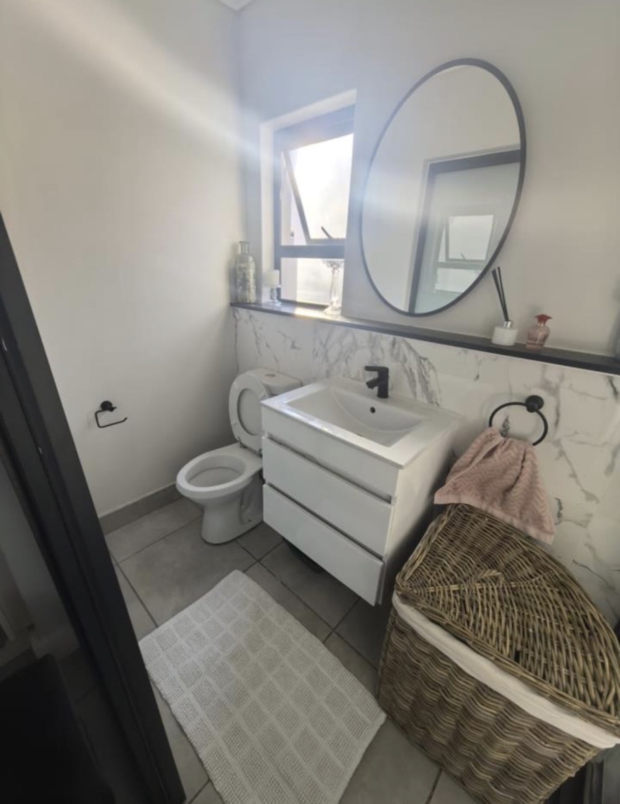 To Let 2 Bedroom Property for Rent in Waterfall Gauteng