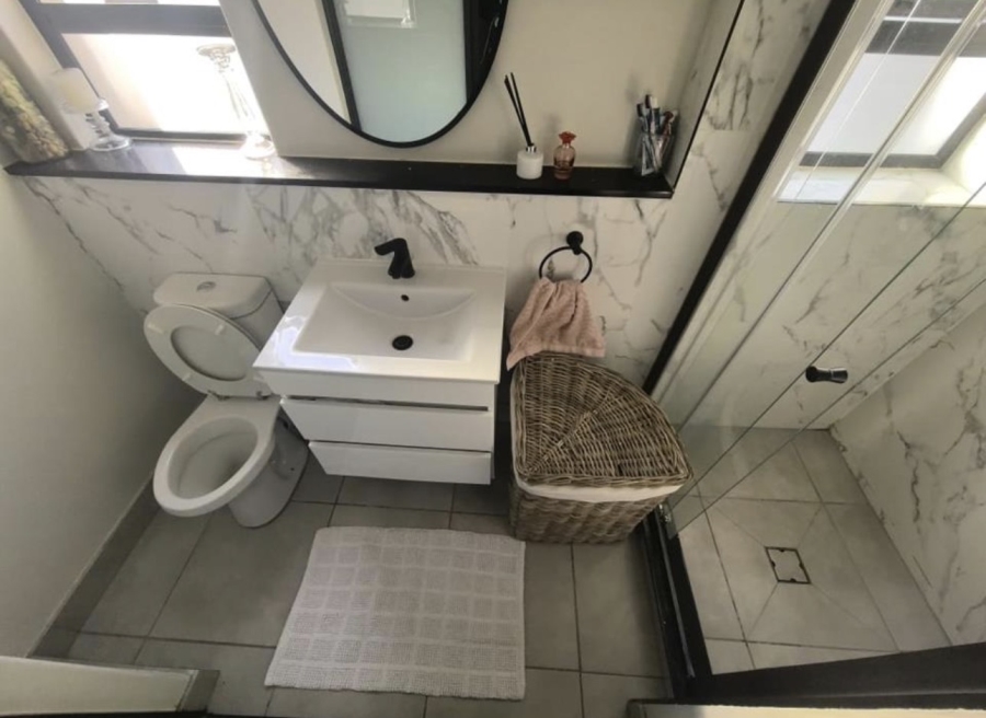 To Let 2 Bedroom Property for Rent in Waterfall Gauteng
