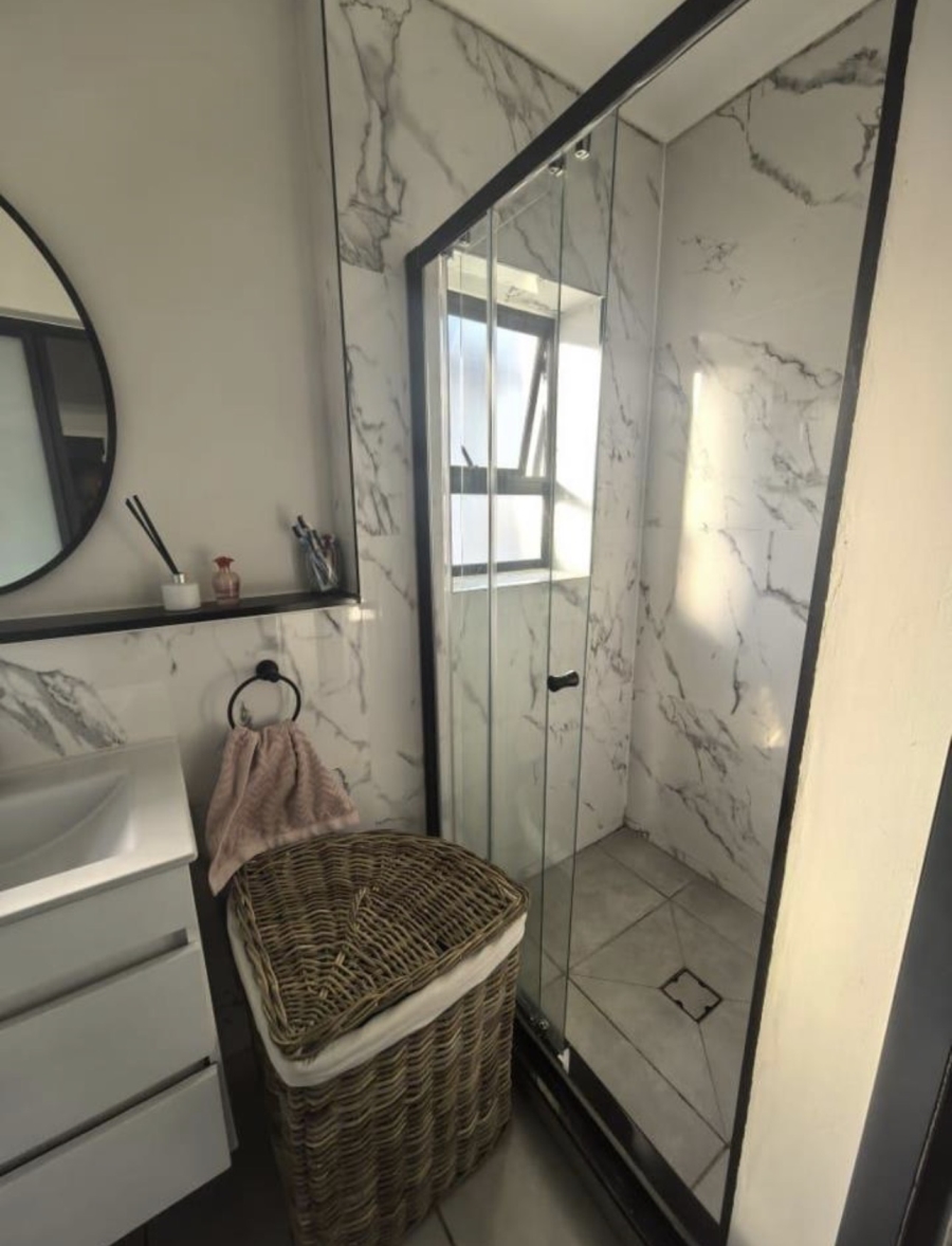 To Let 2 Bedroom Property for Rent in Waterfall Gauteng