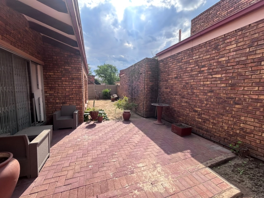 To Let 3 Bedroom Property for Rent in Vanderbijlpark CW 3 Gauteng