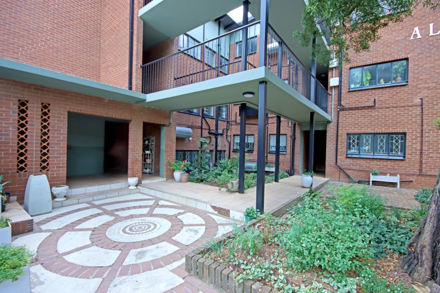 2 Bedroom Property for Sale in Robindale Gauteng