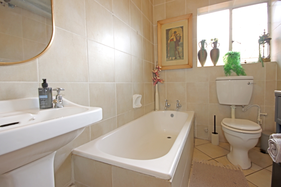 2 Bedroom Property for Sale in Robindale Gauteng