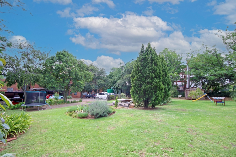 2 Bedroom Property for Sale in Robindale Gauteng