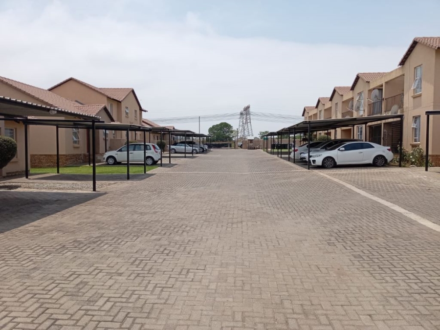 2 Bedroom Property for Sale in Albertsdal Gauteng
