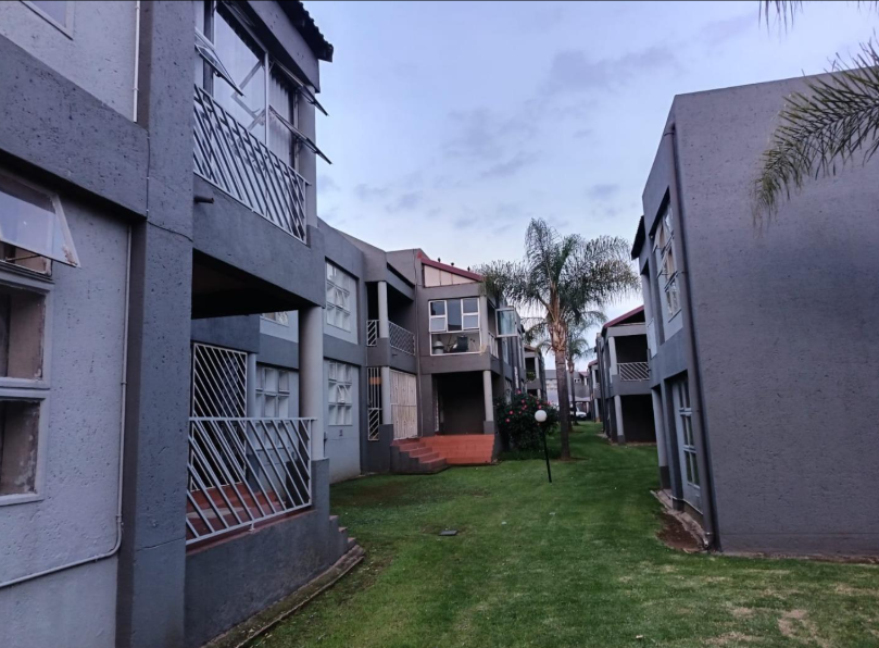 2 Bedroom Property for Sale in Mulbarton Gauteng