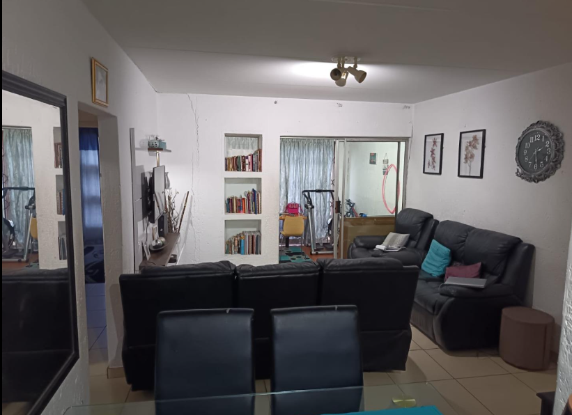 2 Bedroom Property for Sale in Mulbarton Gauteng
