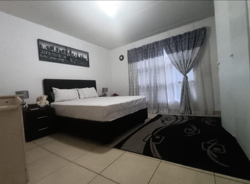 2 Bedroom Property for Sale in Mulbarton Gauteng