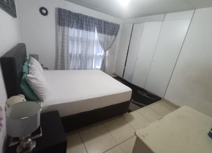 2 Bedroom Property for Sale in Mulbarton Gauteng