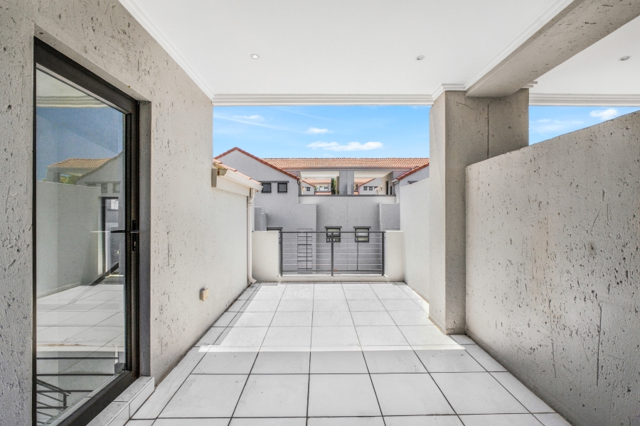 1 Bedroom Property for Sale in Sunninghill Gauteng