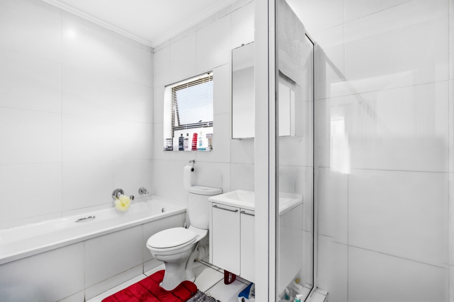 1 Bedroom Property for Sale in Sunninghill Gauteng