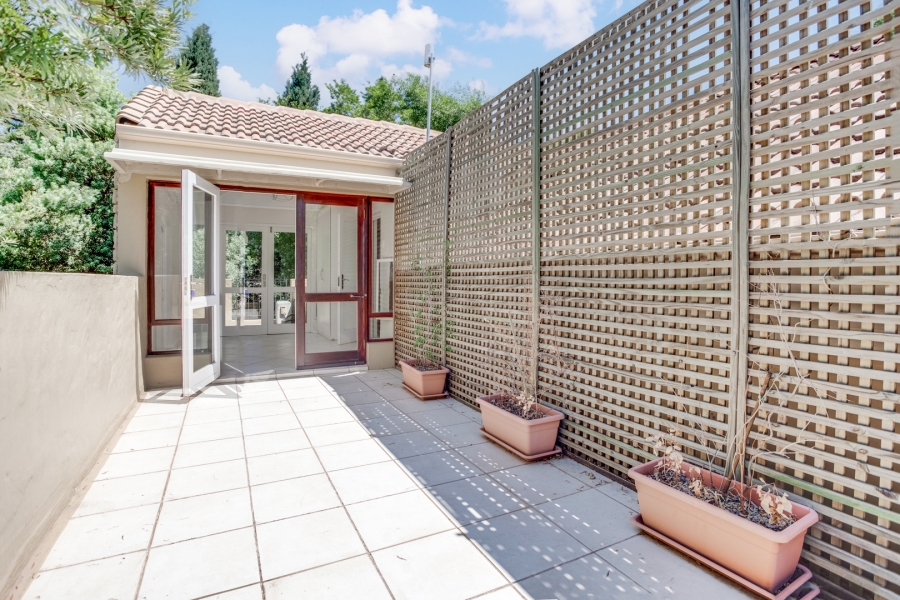 To Let 2 Bedroom Property for Rent in Lonehill Gauteng