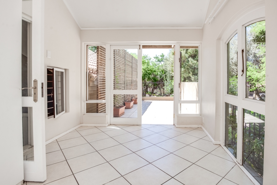 To Let 2 Bedroom Property for Rent in Lonehill Gauteng