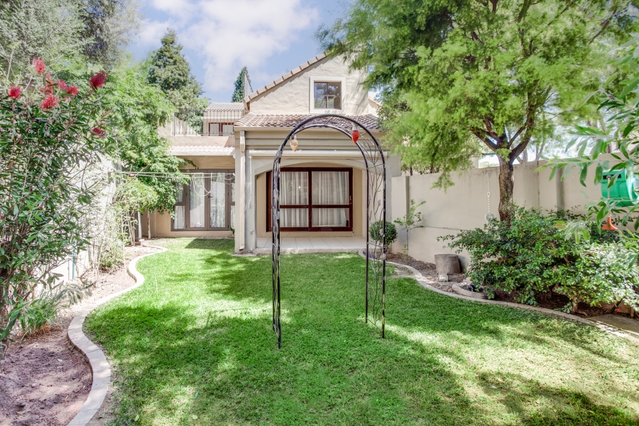 To Let 2 Bedroom Property for Rent in Lonehill Gauteng
