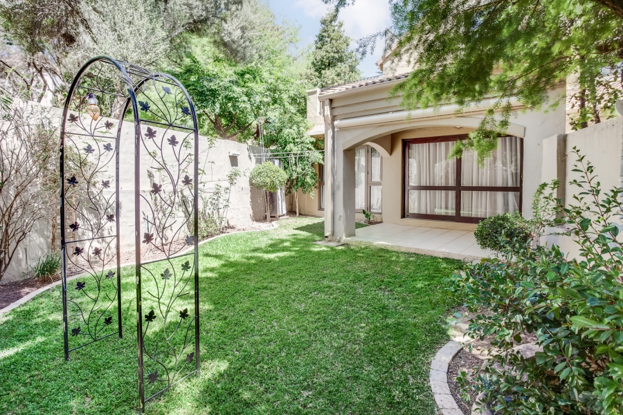 To Let 2 Bedroom Property for Rent in Lonehill Gauteng