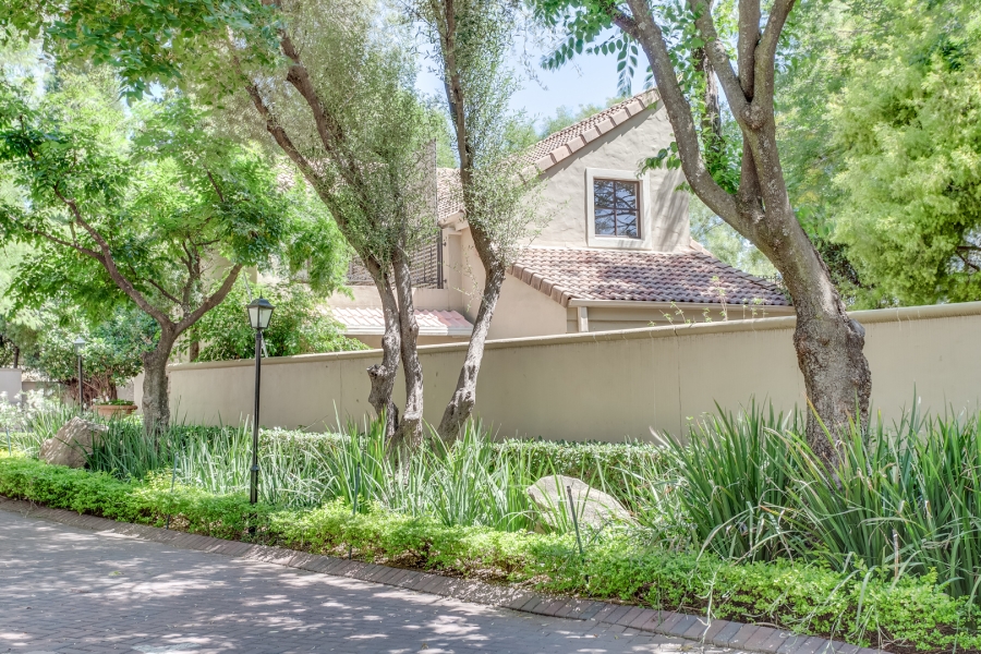 To Let 2 Bedroom Property for Rent in Lonehill Gauteng