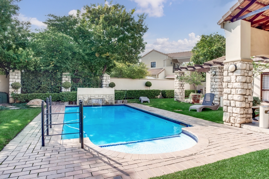 To Let 2 Bedroom Property for Rent in Lonehill Gauteng