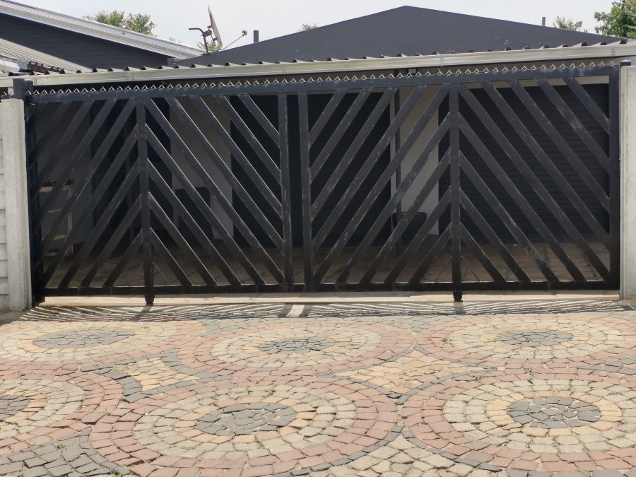 4 Bedroom Property for Sale in Geluksdal Gauteng