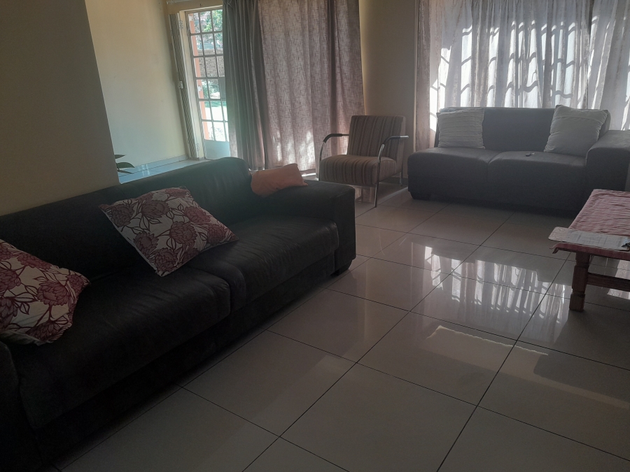 To Let 3 Bedroom Property for Rent in Brackenhurst Gauteng