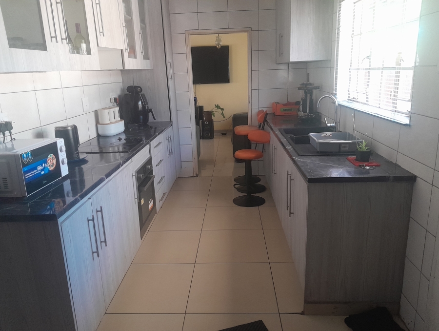 To Let 3 Bedroom Property for Rent in Brackenhurst Gauteng