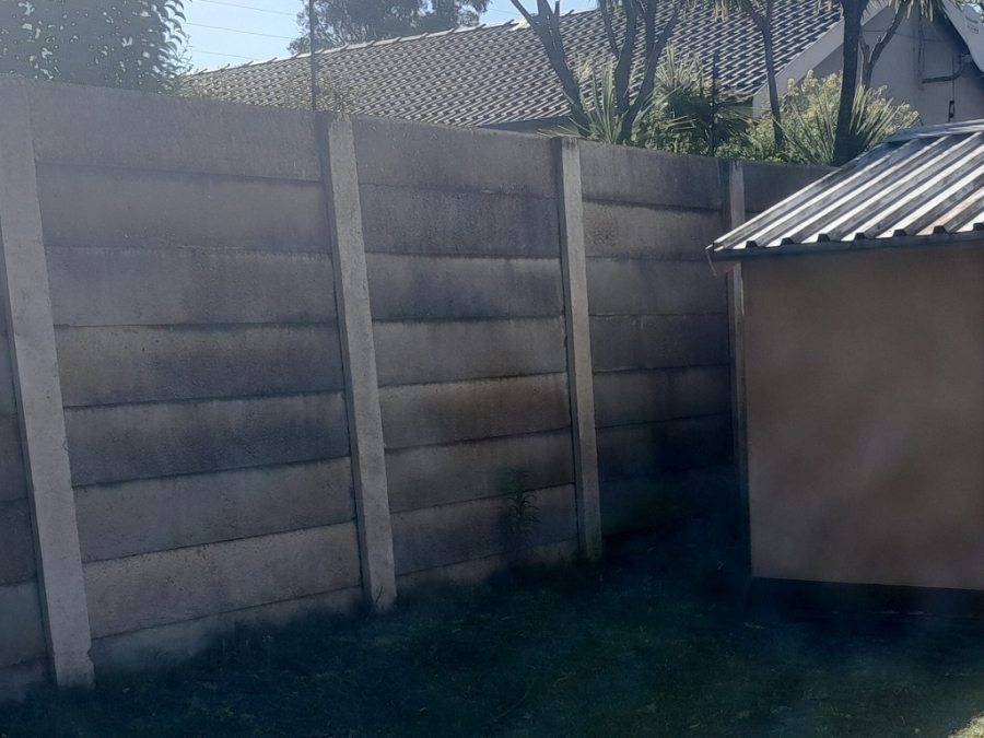 To Let 3 Bedroom Property for Rent in Brackenhurst Gauteng