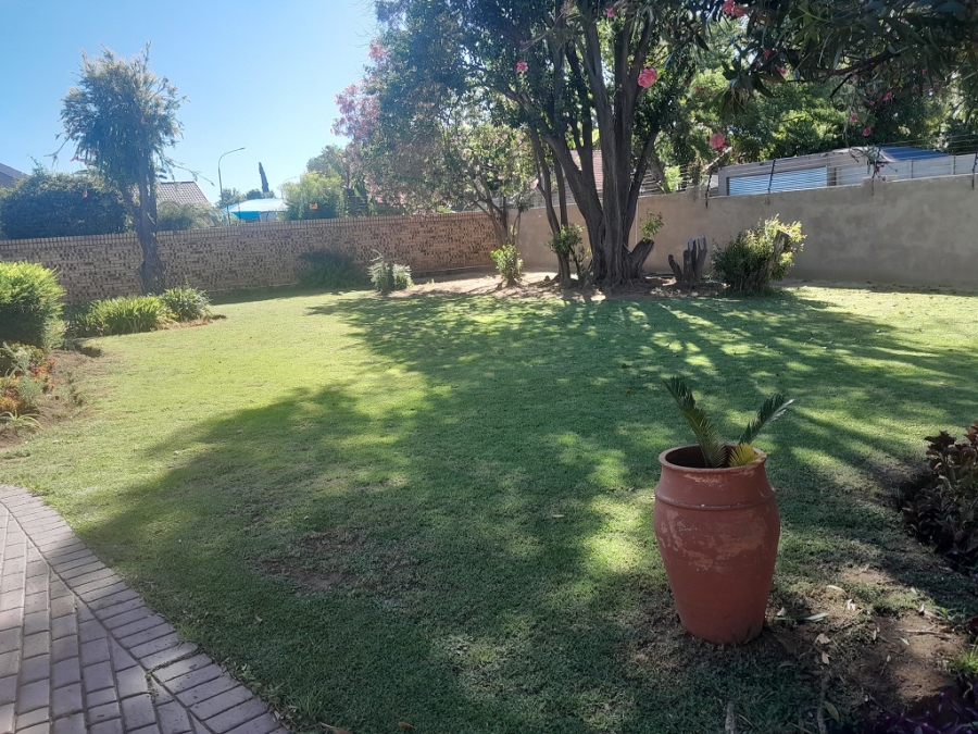 To Let 3 Bedroom Property for Rent in Brackenhurst Gauteng
