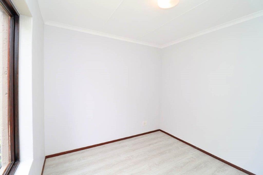 2 Bedroom Property for Sale in Sunnyrock Gauteng